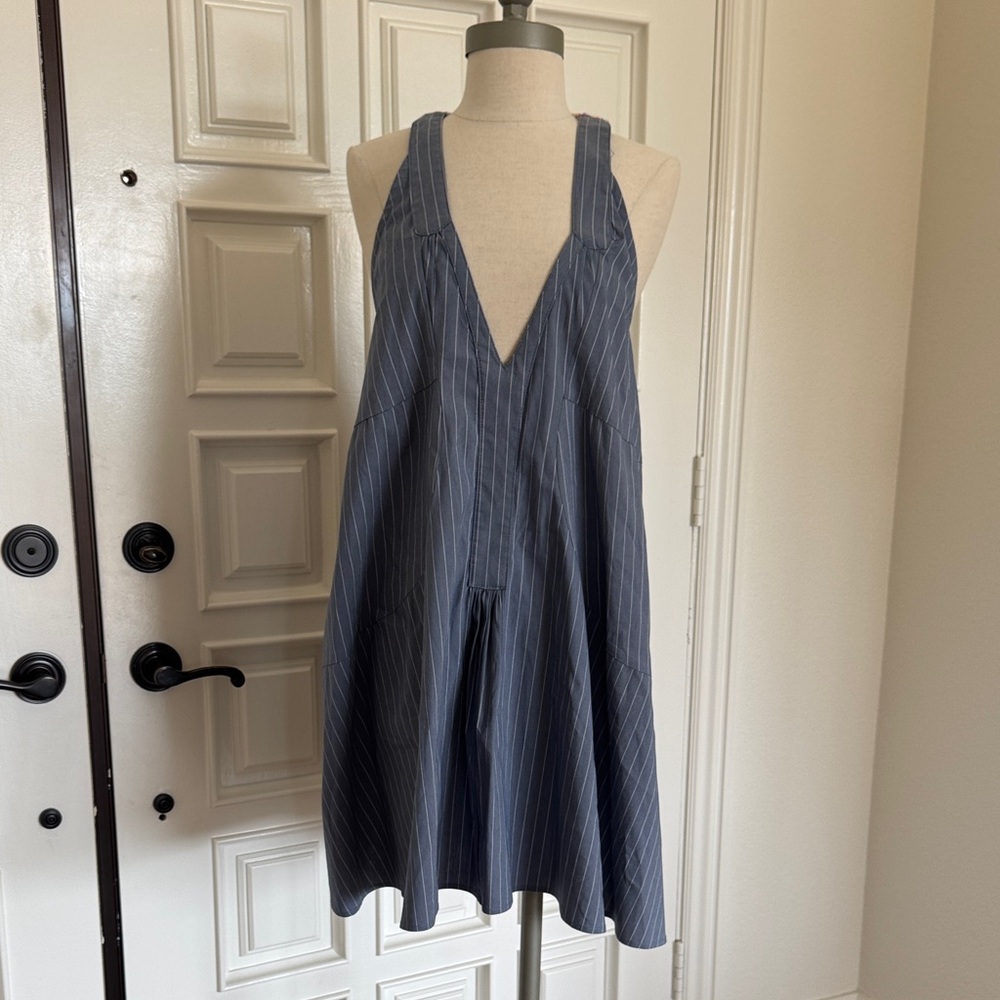 KOCH Pinstripe V-Neck Sleeveless Dress with GORGEOUS back detail. EUC, Size S